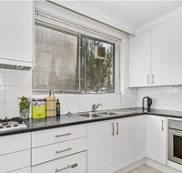 Stunning Hidden Gem in the Heart of St. Kilda 2 Bed 1 Bath Free WiFi Carpark  Netflix - Lennox Head Accommodation