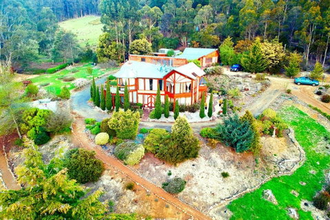 STUNNING HOME WITH AMAZING VIEWS - Just 20 Mins To The City And Only 10 To MONA! - Lennox Head Accommodation 2