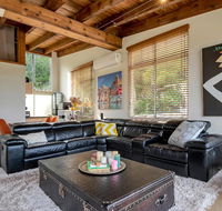 STYLISH  RELAXED LAKE HOME // NARRABEEN - Lennox Head Accommodation
