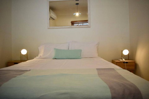 Stylish Cute Cottage In McMahons Point - Lennox Head Accommodation 2