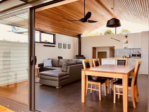 Omaroo House - Panoramic Water Views - Lennox Head Accommodation 4