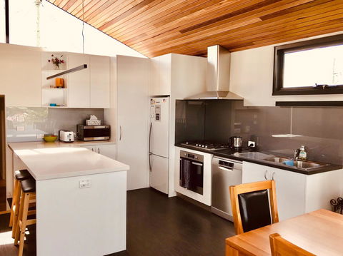 Omaroo House - Panoramic Water Views - Lennox Head Accommodation 17
