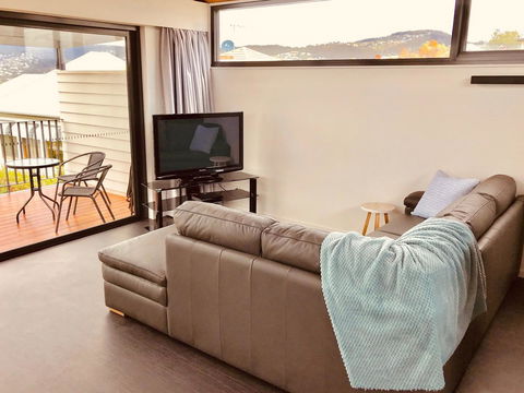 Omaroo House - Panoramic Water Views - Lennox Head Accommodation 9