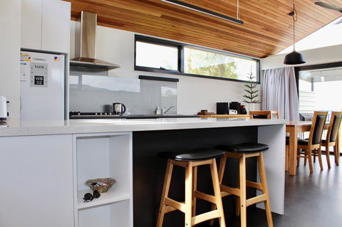 Omaroo House - Panoramic Water Views - Lennox Head Accommodation 14