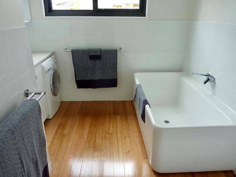 Omaroo House - Panoramic Water Views - Lennox Head Accommodation 29