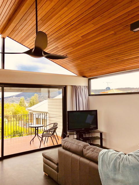Omaroo House - Panoramic Water Views - Lennox Head Accommodation 8