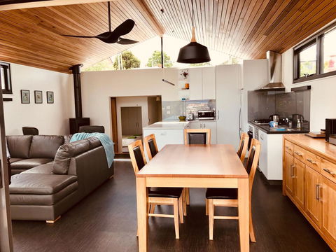 Omaroo House - Panoramic Water Views - Lennox Head Accommodation 5