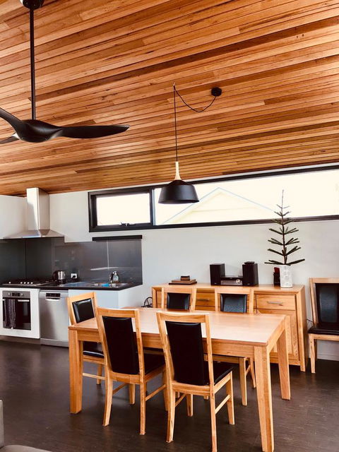 Omaroo House - Panoramic Water Views - Lennox Head Accommodation 19
