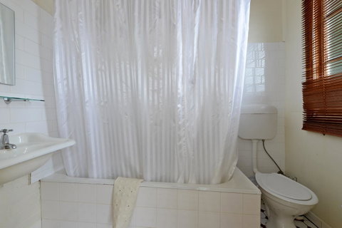 Edinburgh Gallery Bed & Breakfast - Lennox Head Accommodation 36