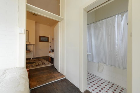 Edinburgh Gallery Bed & Breakfast - Lennox Head Accommodation 33