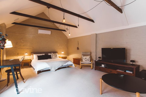 Devine Stays - Hayloft On ELizabeth - Lennox Head Accommodation 1