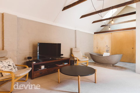 Devine Stays - Hayloft On ELizabeth - Lennox Head Accommodation 0