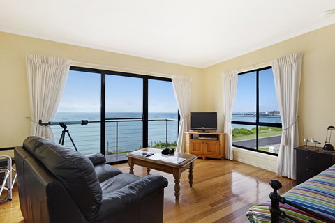 Clifftop Apartments Portland Vic - Lennox Head Accommodation 1