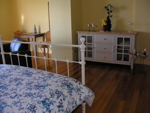 Clifftop Apartments Portland Vic - Lennox Head Accommodation 9