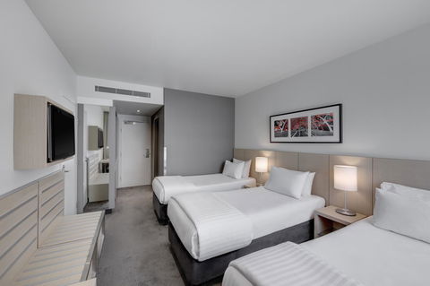 Travelodge Hotel Melbourne Docklands - Lennox Head Accommodation 3
