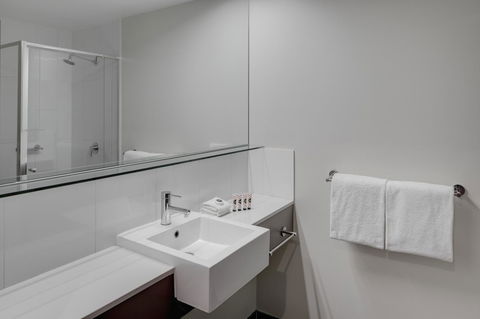 Travelodge Hotel Melbourne Docklands - Lennox Head Accommodation 14