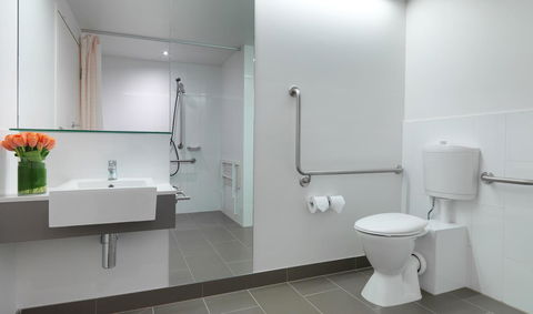 Travelodge Hotel Melbourne Docklands - Lennox Head Accommodation 19