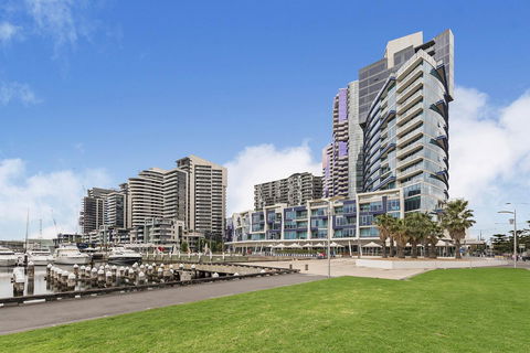 Docklands Private Collection - NEWQUAY - Lennox Head Accommodation 0