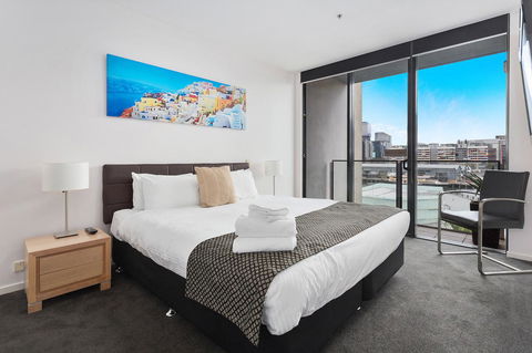 Docklands Private Collection - NEWQUAY - Lennox Head Accommodation 8
