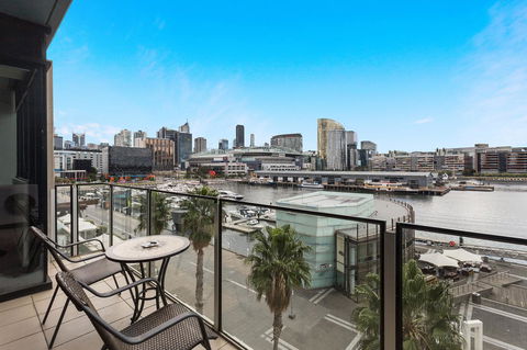 Docklands Private Collection - NEWQUAY - Lennox Head Accommodation 6