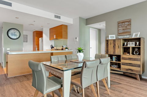 Docklands Private Collection - NEWQUAY - Lennox Head Accommodation 1