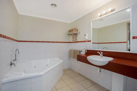 Comfort Inn Warrnambool International - Lennox Head Accommodation 11
