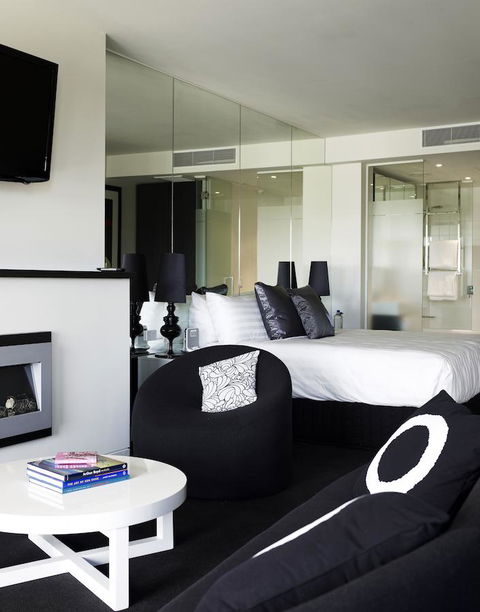 The Cullen Melbourne - Art Series - Lennox Head Accommodation 26
