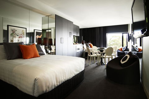 The Cullen Melbourne - Art Series - Lennox Head Accommodation 16