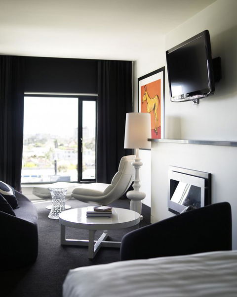 The Cullen Melbourne - Art Series - Lennox Head Accommodation 13