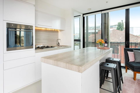 Modern Apartment In The Heart Of St Kilda - Lennox Head Accommodation 8