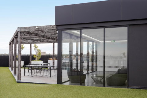 Modern Apartment In The Heart Of St Kilda - Lennox Head Accommodation 16