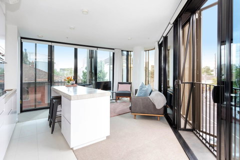 Modern Apartment In The Heart Of St Kilda - Lennox Head Accommodation 4