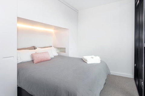 Modern Apartment In The Heart Of St Kilda - Lennox Head Accommodation 11