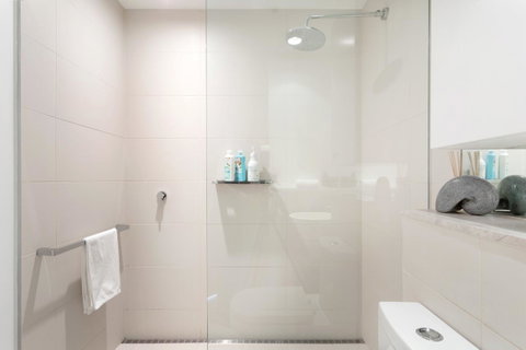 Modern Apartment In The Heart Of St Kilda - Lennox Head Accommodation 15