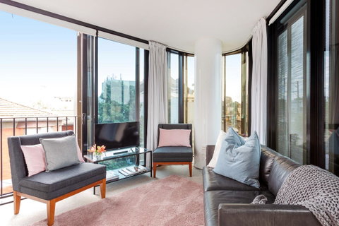 Modern Apartment In The Heart Of St Kilda - Lennox Head Accommodation 3