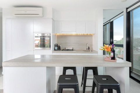 Modern Apartment In The Heart Of St Kilda - Lennox Head Accommodation 0