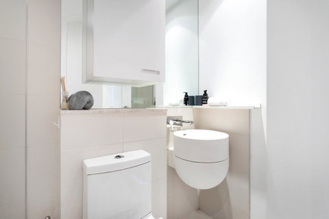 Modern Apartment In The Heart Of St Kilda - Lennox Head Accommodation 14