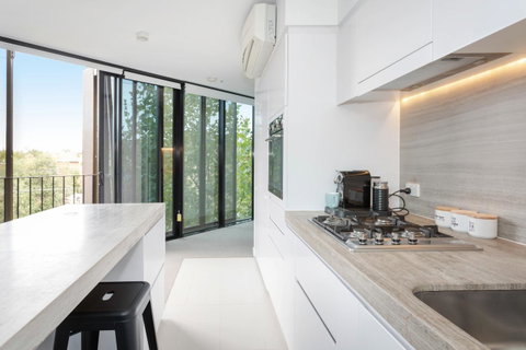 Modern Apartment In The Heart Of St Kilda - Lennox Head Accommodation 6