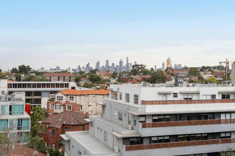 Modern Apartment In The Heart Of St Kilda - Lennox Head Accommodation 21