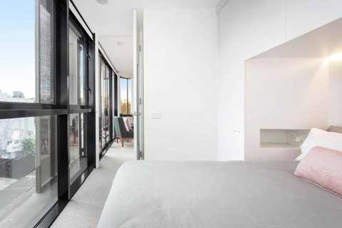 Modern Apartment In The Heart Of St Kilda - Lennox Head Accommodation 10