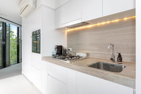 Modern Apartment In The Heart Of St Kilda - Lennox Head Accommodation 5