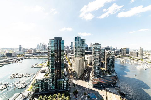 Melbourne Private Apartments - Collins Wharf Waterfront, Docklands - Lennox Head Accommodation 1