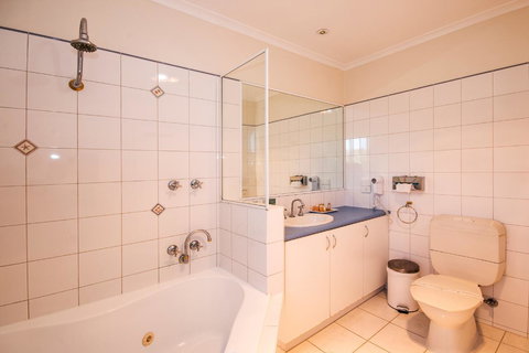 Torquay Tropicana Motel - Lennox Head Accommodation 16