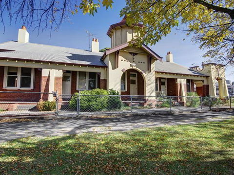 Boutique Heritage Studios On Ryrie Geelong CBD Opposite Hospital - Lennox Head Accommodation 4