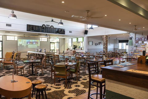 The Oaks Hotel - Lennox Head Accommodation 1