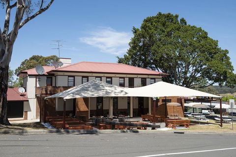 The Oaks Hotel - Lennox Head Accommodation 0