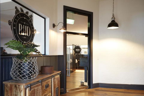 The Royal Hotel, Drouin - Lennox Head Accommodation 0