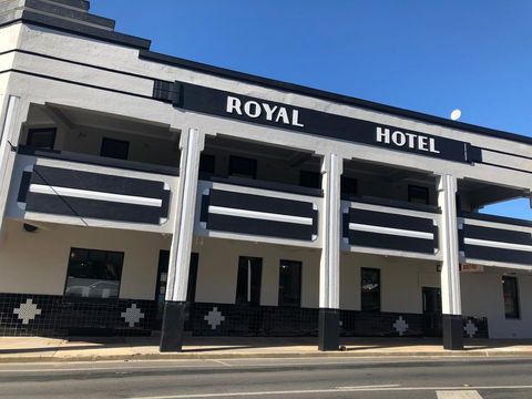The Royal Hotel, Drouin - Lennox Head Accommodation 1
