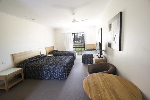 Tocumwal Golf Resort - Lennox Head Accommodation 2