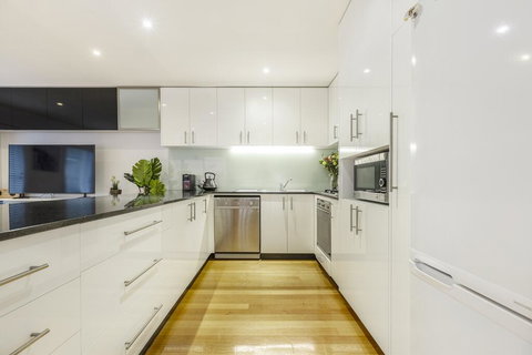 Tranquil Townhouse In Port Melbourne - Lennox Head Accommodation 1